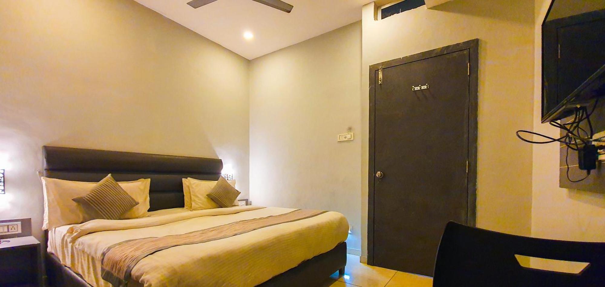 Nova Hotel New Crossroad Radźkot Zewnętrze zdjęcie