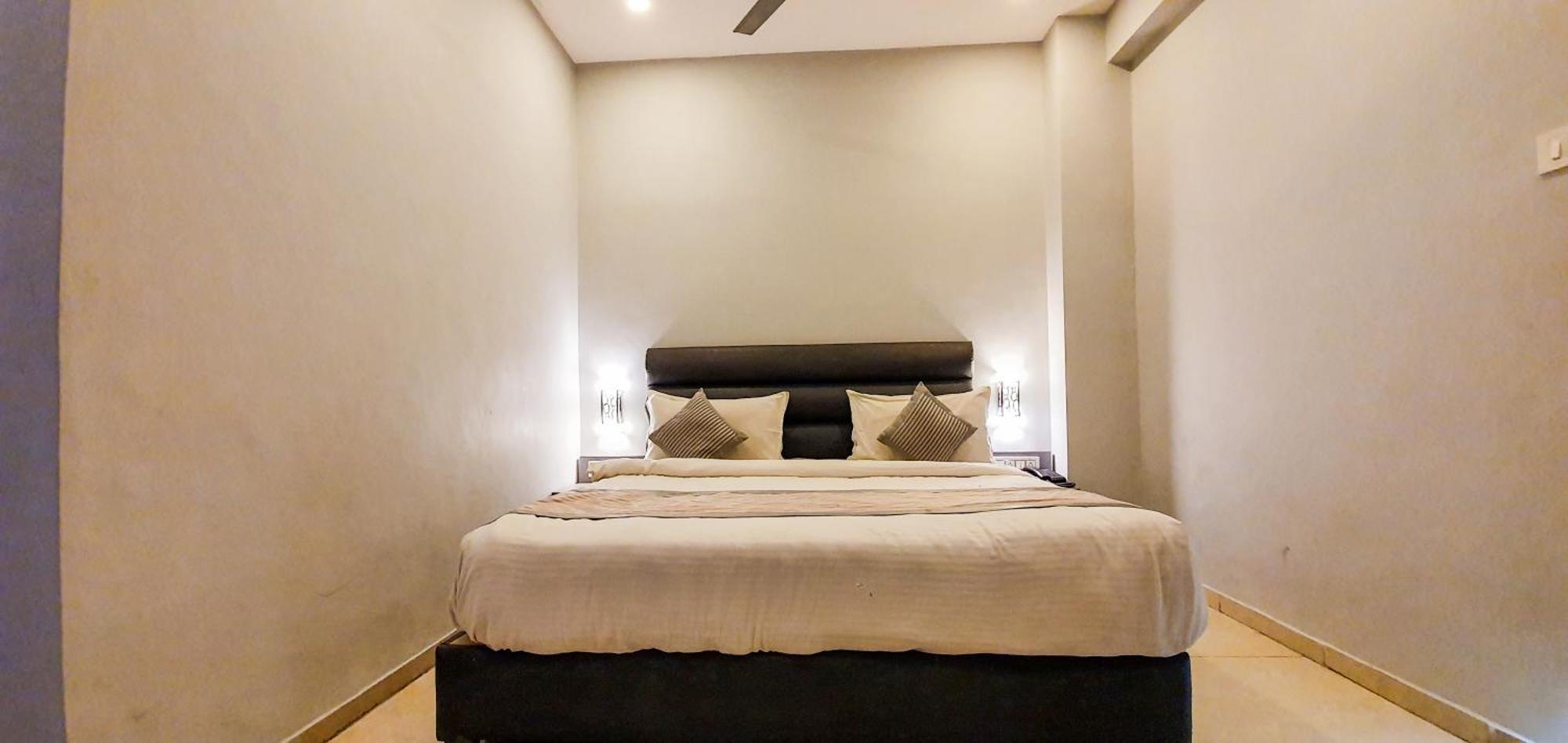 Nova Hotel New Crossroad Radźkot Zewnętrze zdjęcie