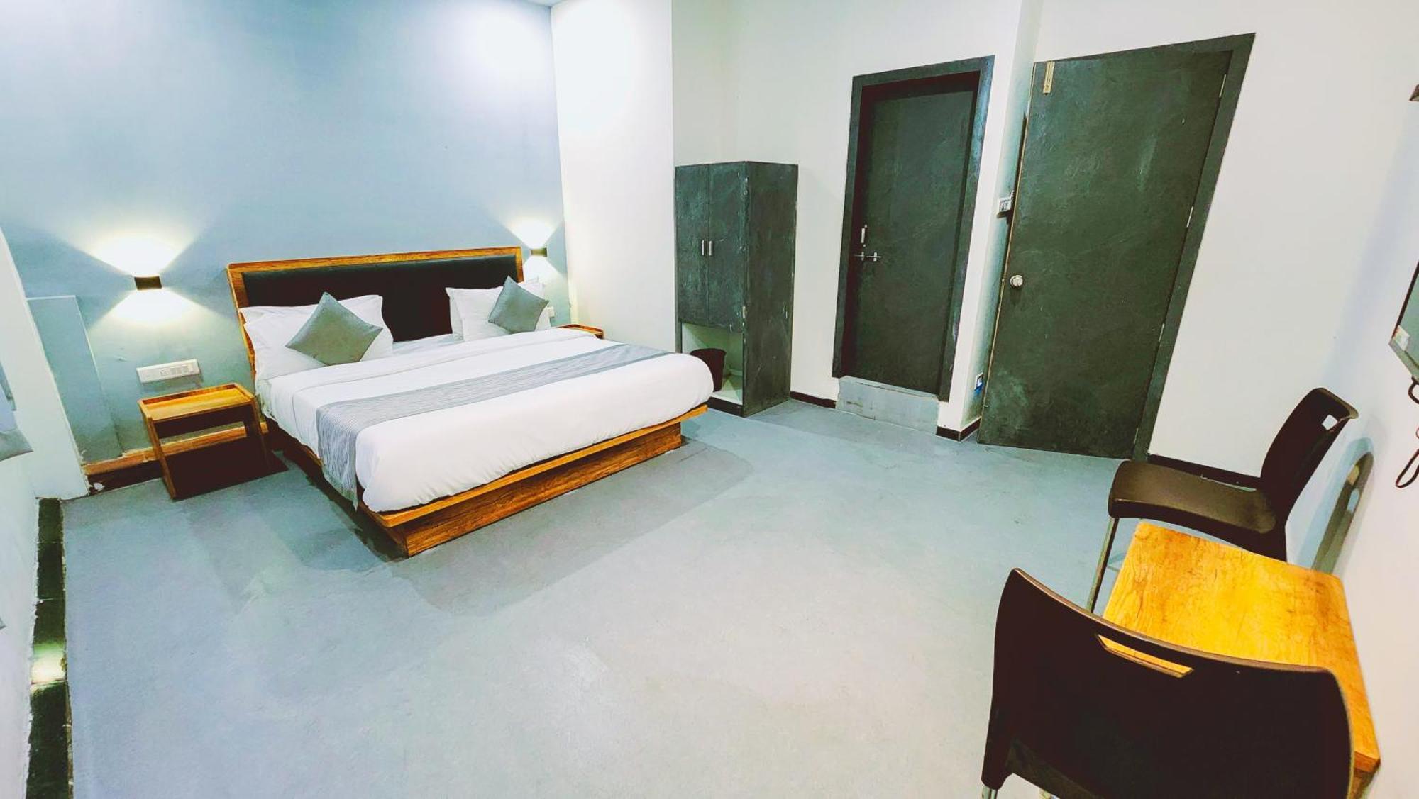 Nova Hotel New Crossroad Radźkot Zewnętrze zdjęcie