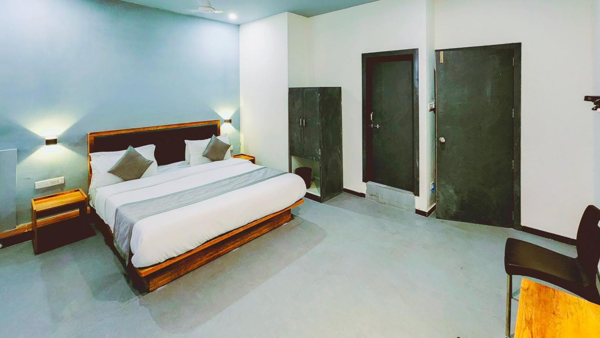Nova Hotel New Crossroad Radźkot Zewnętrze zdjęcie